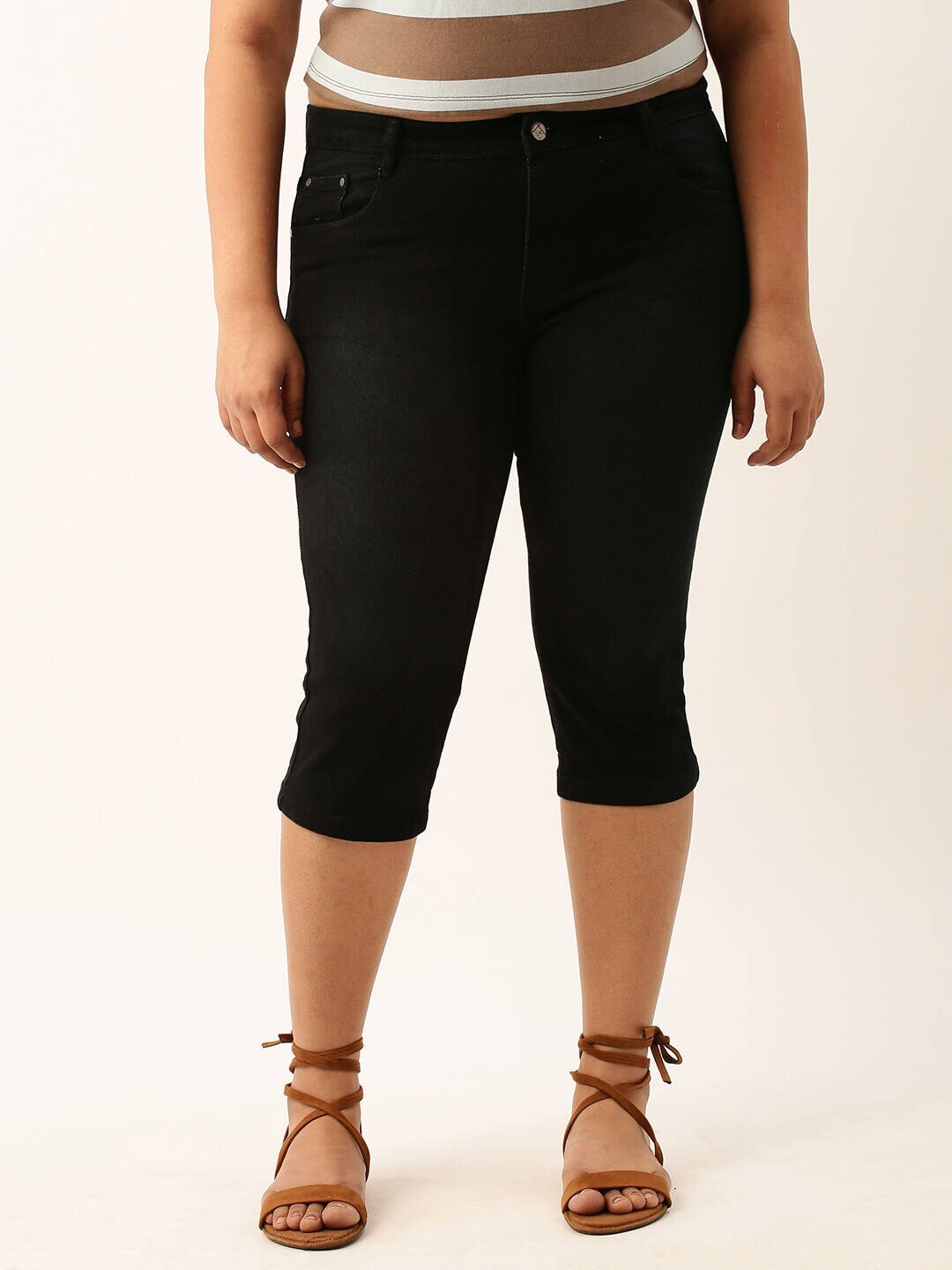 

Zola Plus Women Plus Size Mid-Rise Stretchable Denim Capris, Black