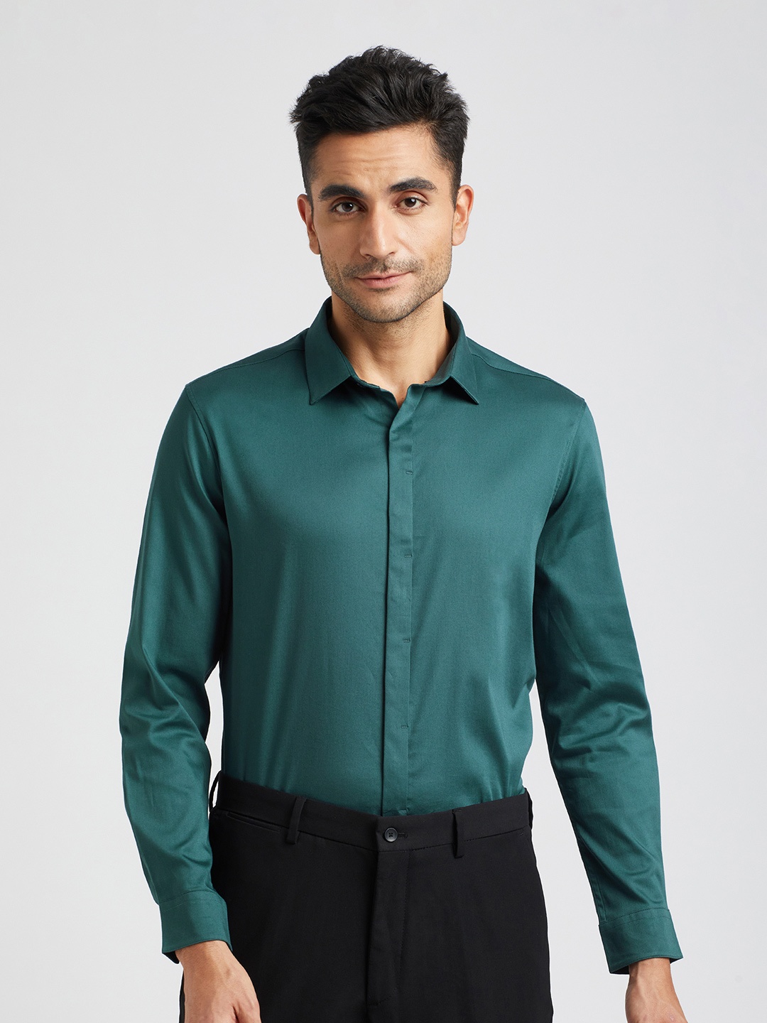 

THE BEAR HOUSE Slim Fit Spread Collar Formal Shirt, Green