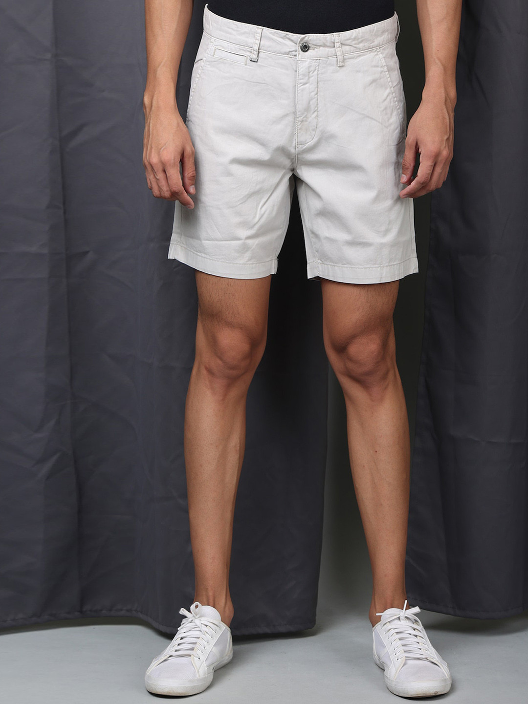 

POE Men Beige Slim Fit Chino Shorts, White