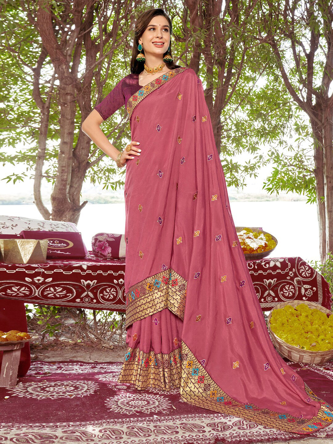 

Mitera Mauve & Red Ethnic Motifs Embroidered Zari Saree