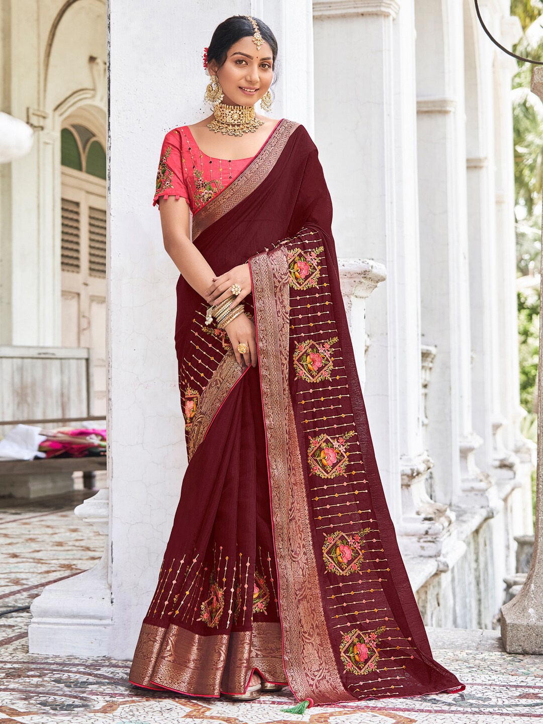 

Mitera Magenta & Gold-Toned Ethnic Motifs Zari Saree