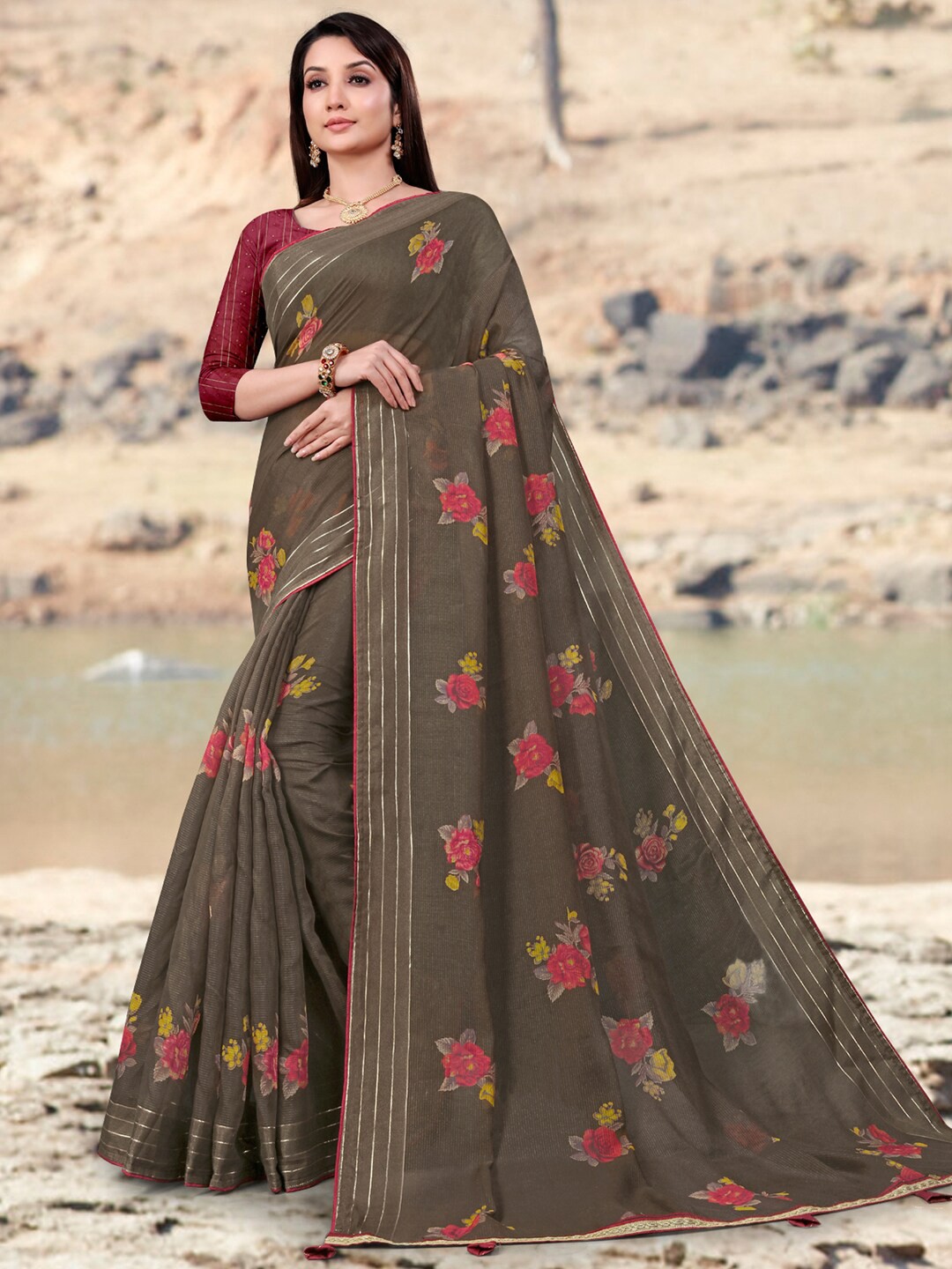 

Mitera Grey Floral Printed Saree