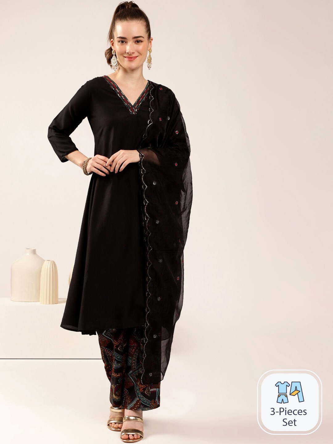 

DRESOUL V-Neck Regular Sequinned Kurta & Pyjamas With Dupatta, Black