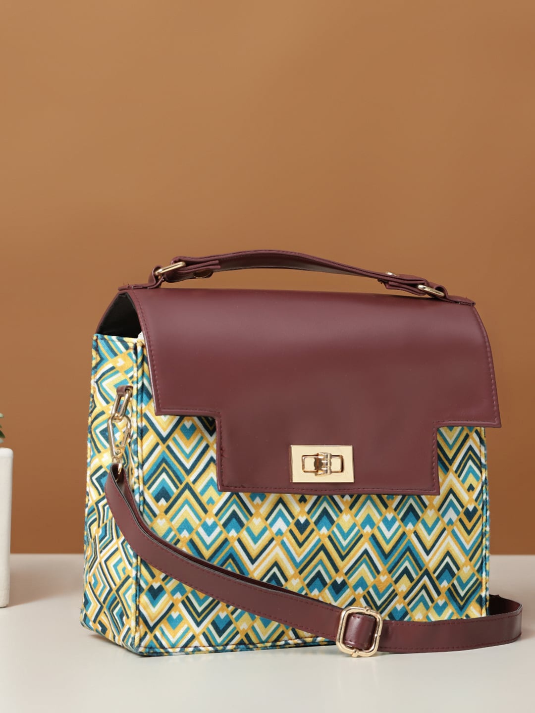 

DEEBACO Geometric Printed Structured Handheld Bag, Blue