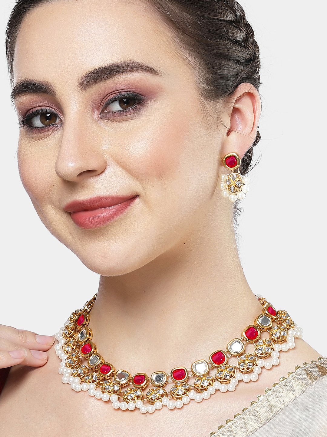 

KARATCART Gold Plated Kundan-studded & Pearl Beaded Jewellery Set
