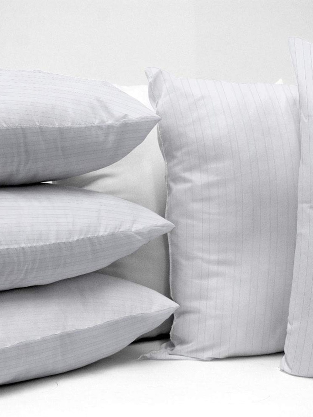 

Adbeni White 5-Pieces Striped Cushion Fillers