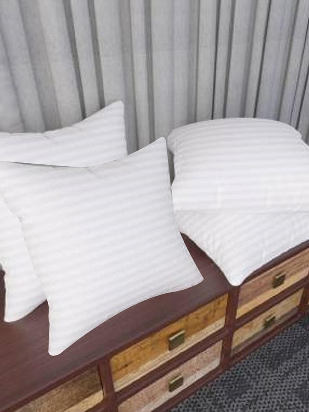 

Adbeni White 4-Pieces Striped Cushion Fillers