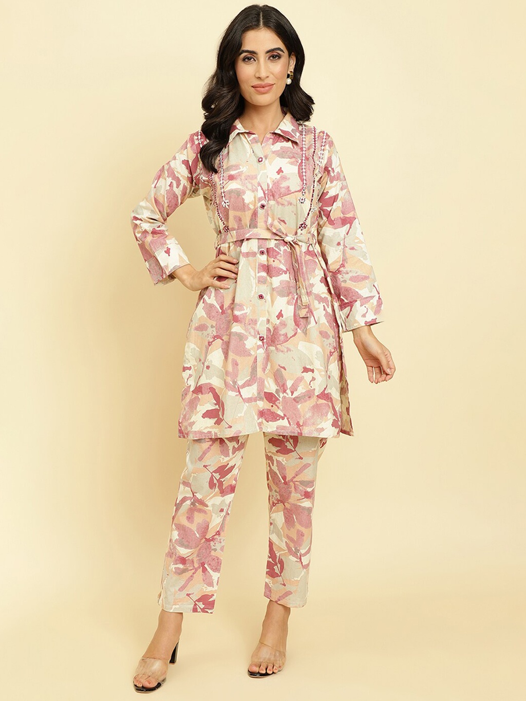 

Varanga Floral Printed Kurti With Trousers, Off white