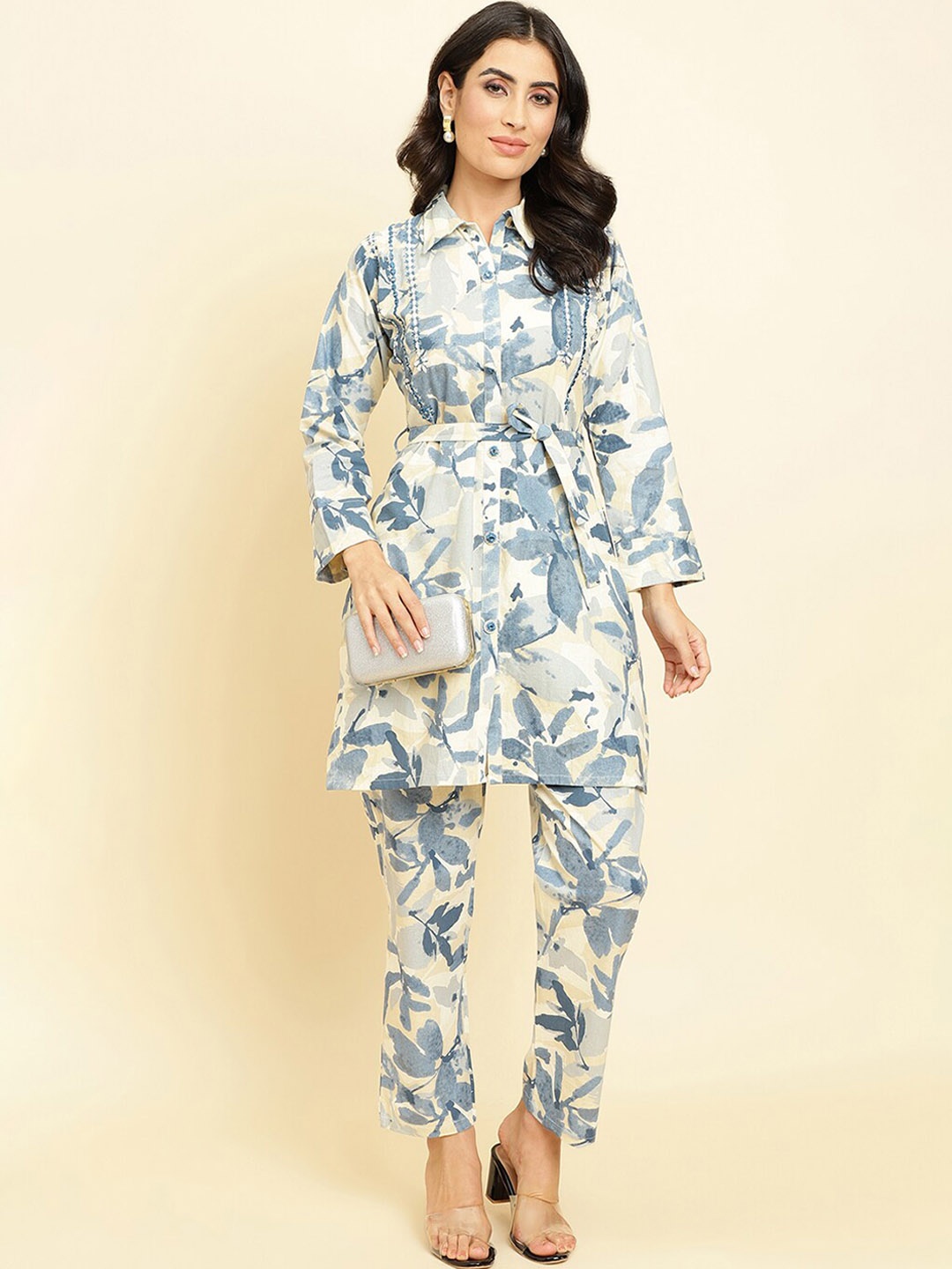 

Varanga Floral Printed Shirt Collar Kurta With Trousers, Off white