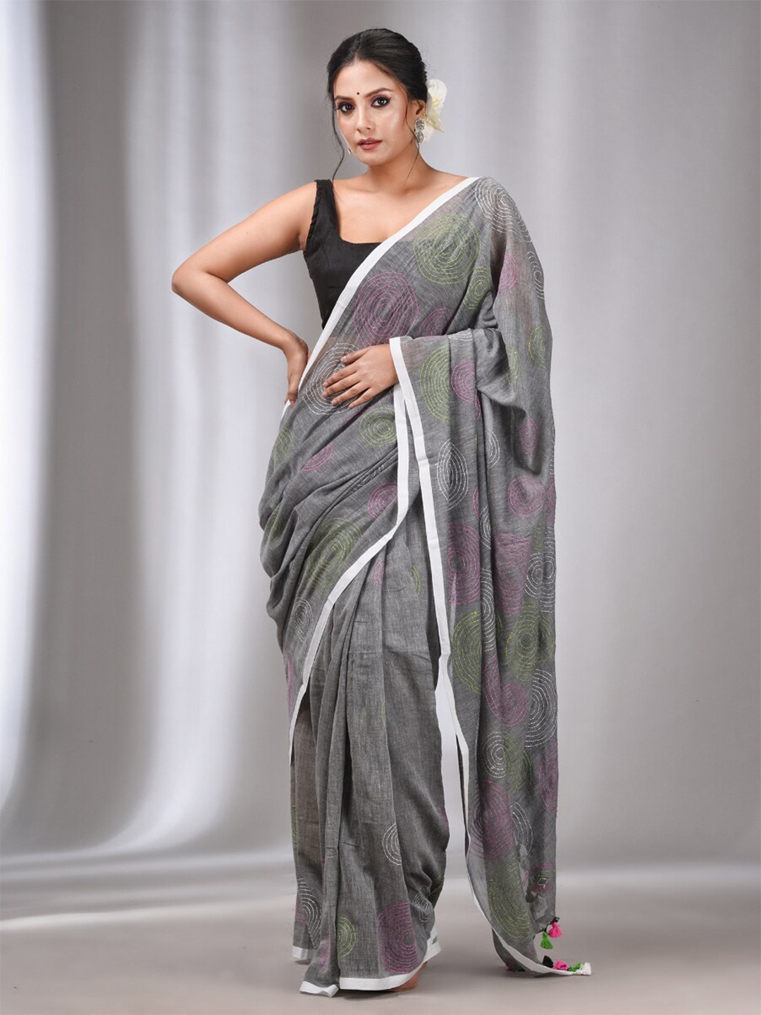 

Charukriti Geometric Embroidered Kantha Work Pure Cotton Saree, Grey