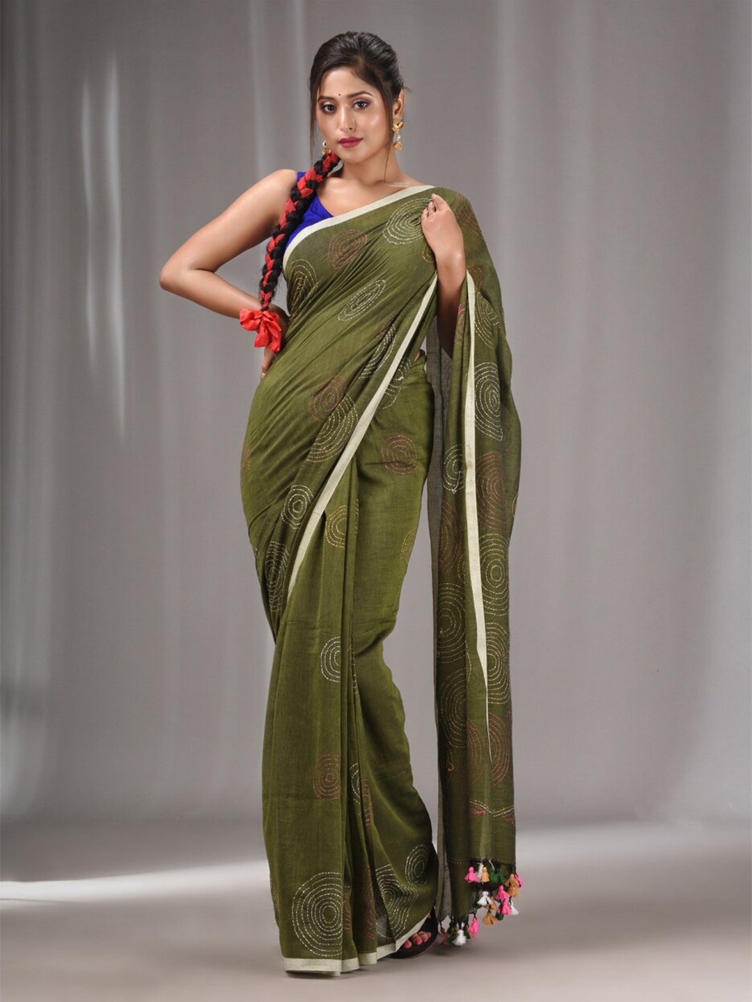 

Charukriti Geometric Embroidered Pure Cotton Saree, Green