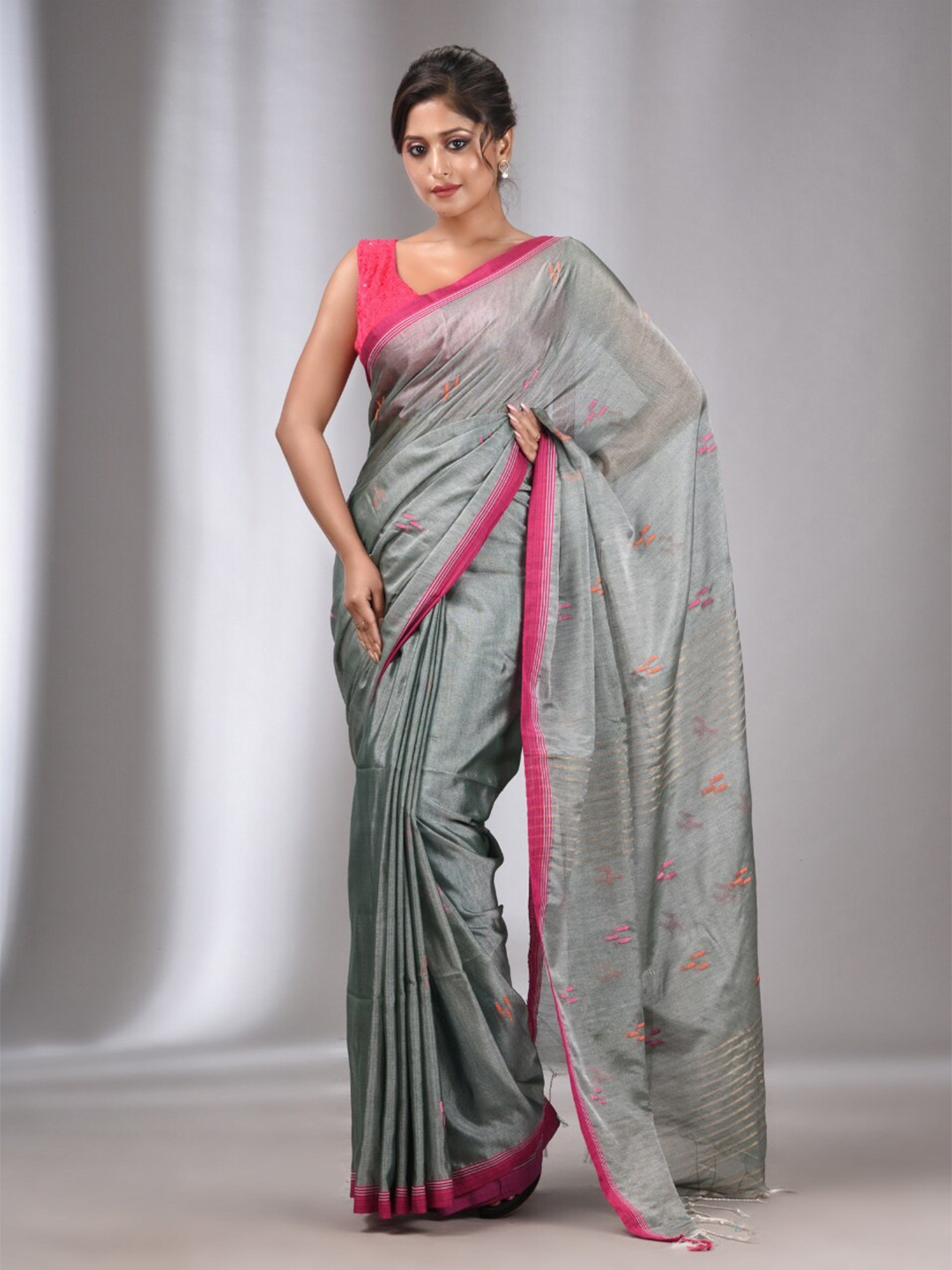 

Charukriti Abstract Embroidered Saree, Grey