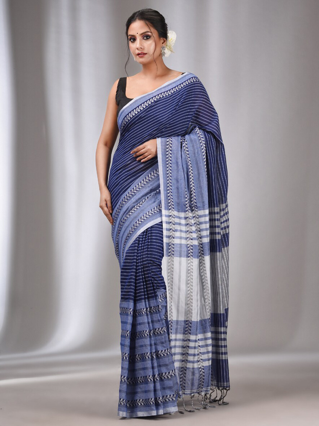 

Charukriti Woven Design Pure Cotton Saree, Blue
