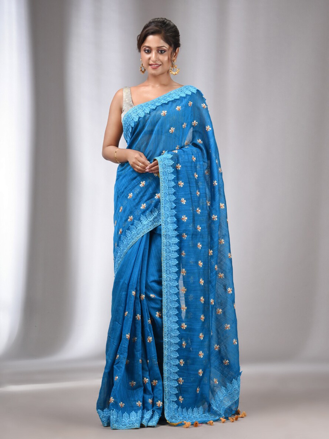 

Charukriti Floral Embroidered Saree, Teal