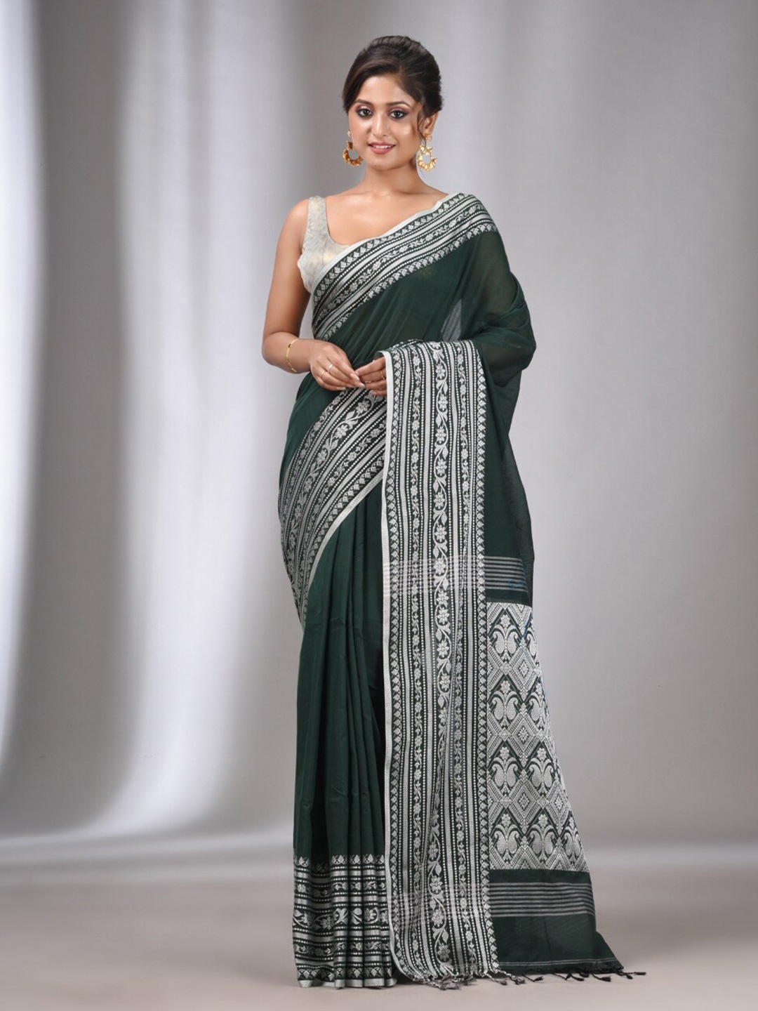 

Charukriti Ethnic Motifs Woven Design Pure Cotton Saree, Green