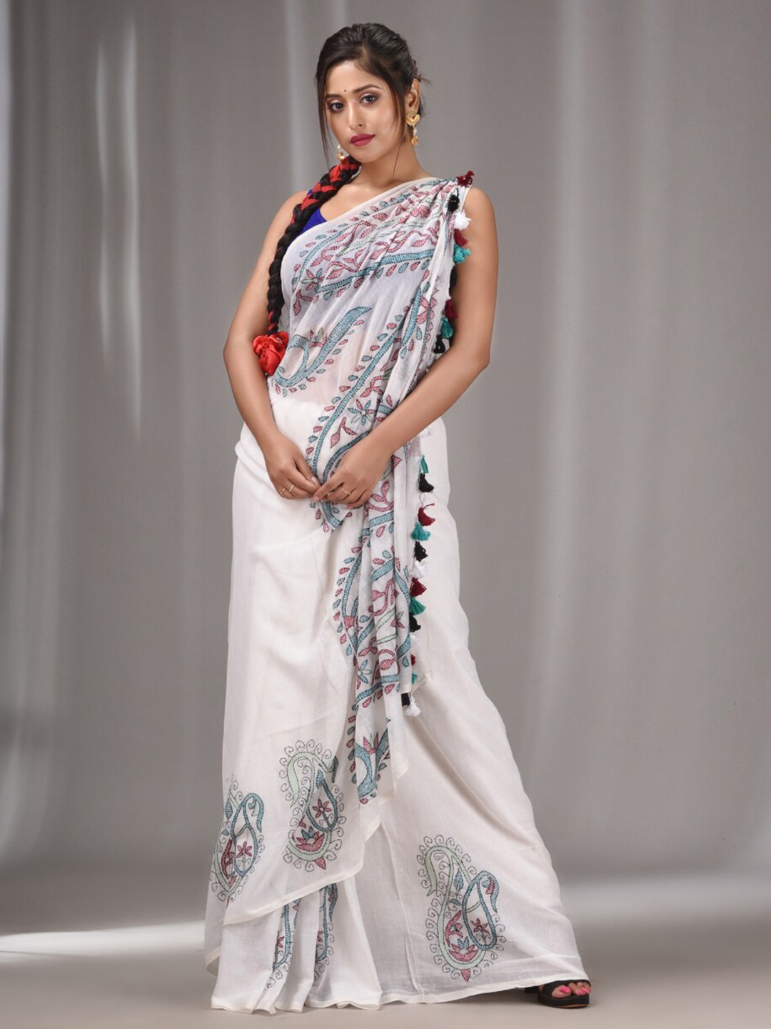 

Charukriti Paisley Embroidered Kantha Work Pure Cotton Saree, White