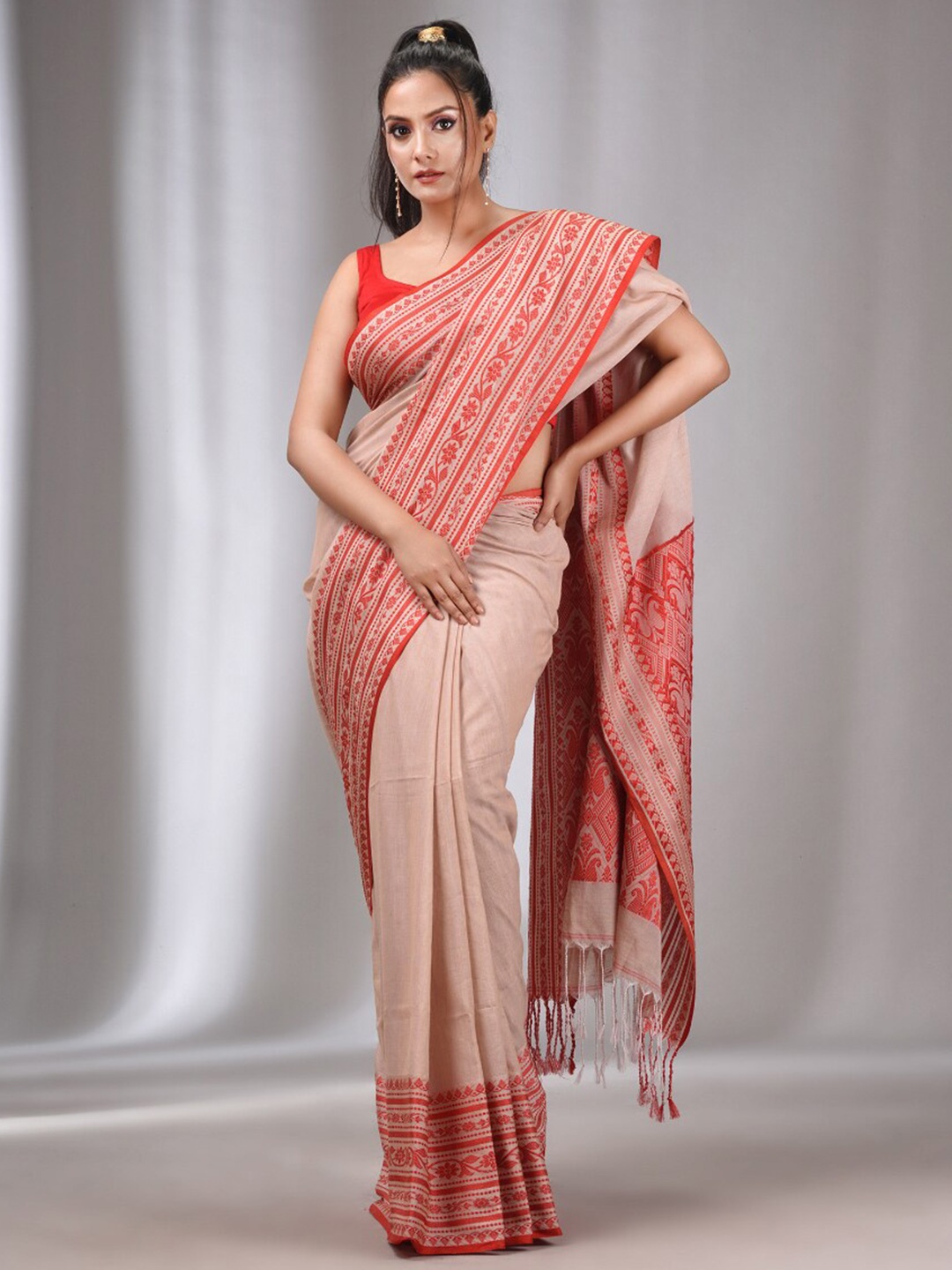 

Charukriti Ethnic Motifs Woven Design Pure Cotton Saree, Beige