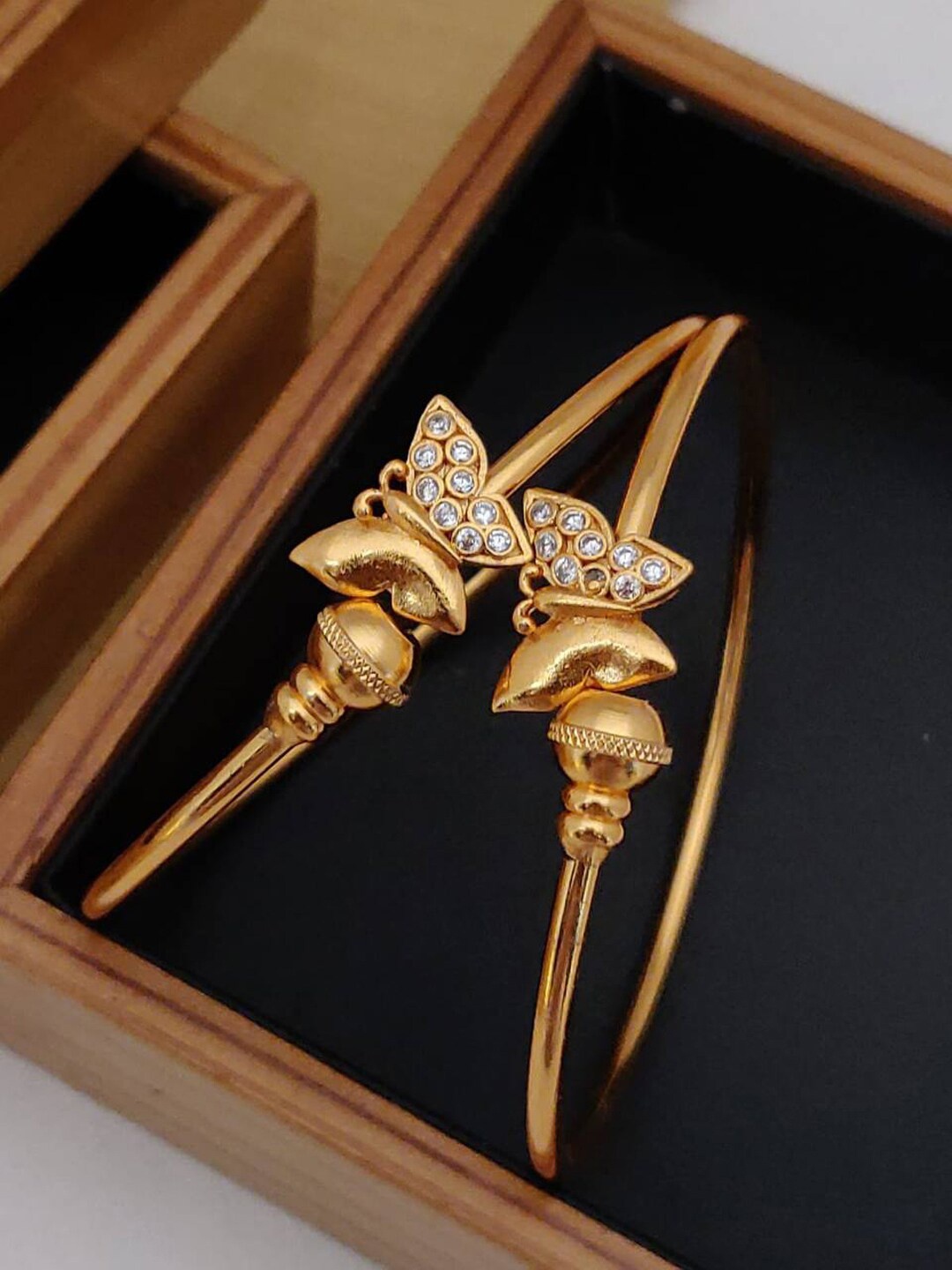 

Shining Diva Fashion Set Of 2 18k Gold-Plated Crystals Bangle-Style Bracelet