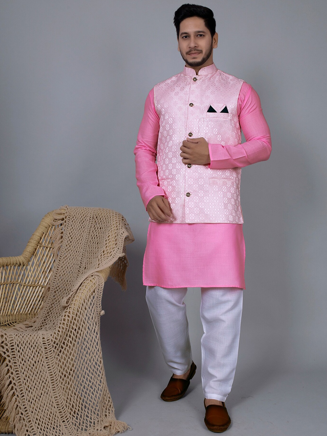 

amzira Mandarin Collar Kurta With Pyjamas & Nehru Jacket, Pink