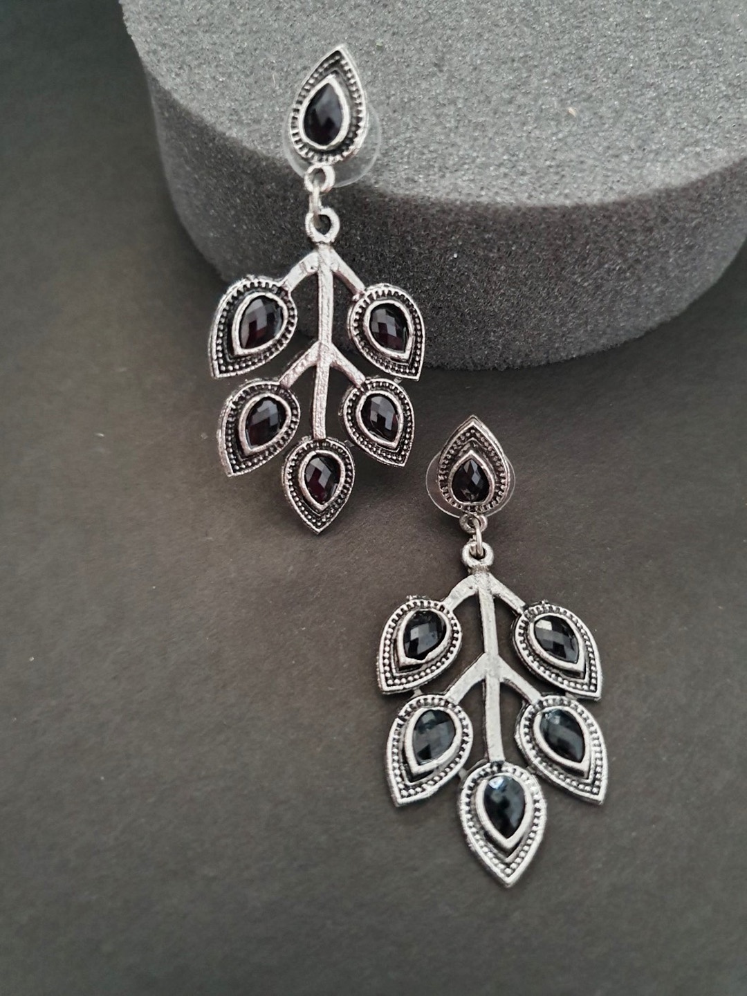 

Infuzze Oxidised Silver-Toned & Black Leaf Shaped Drop Earrings