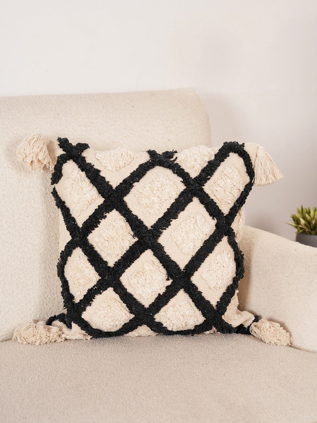 

Art Avenue Cream-Coloured & Black Self Design Cotton Square Cushion Cover