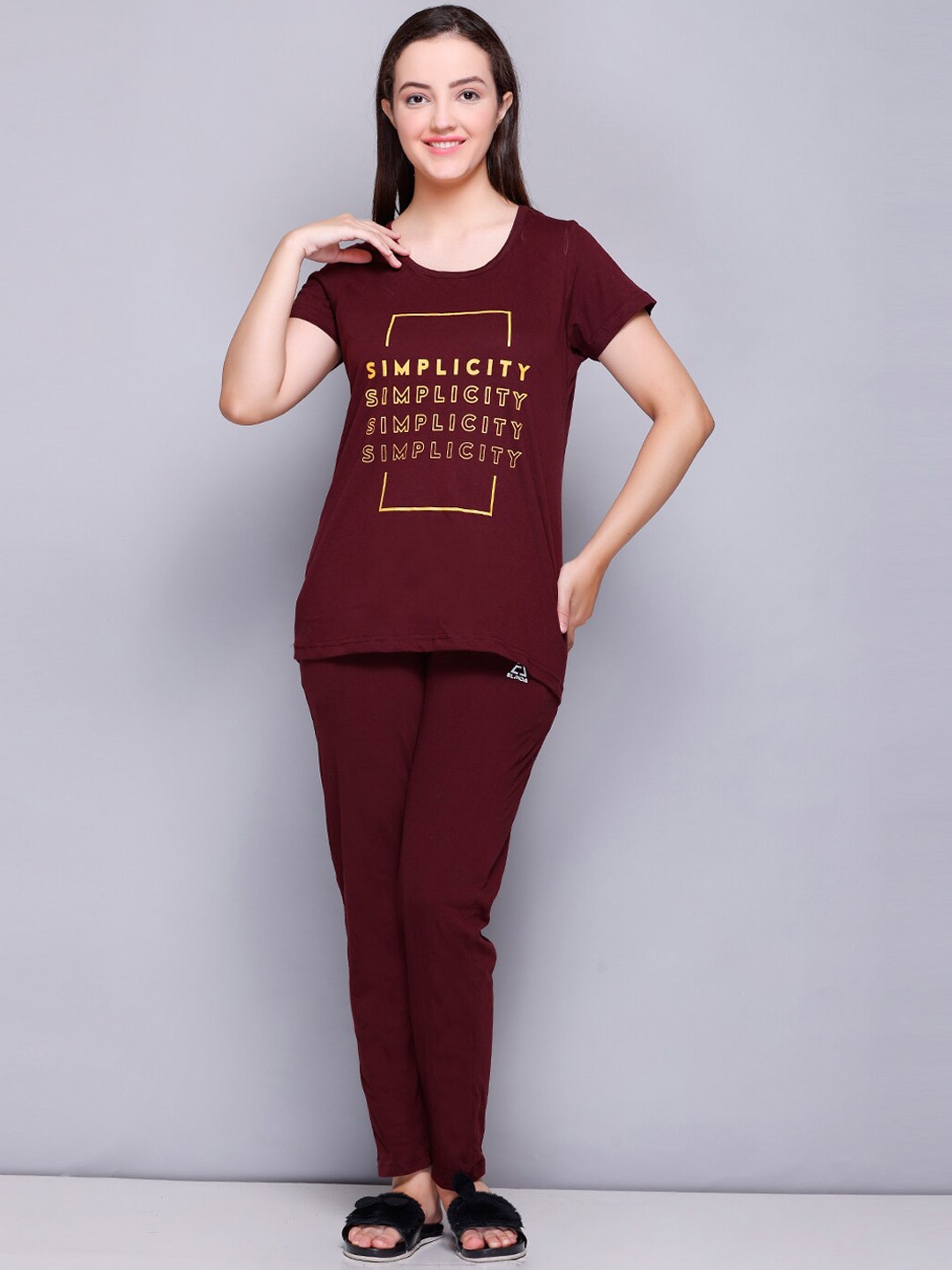 

ELPIDA Typography Printed Night Suit, Maroon