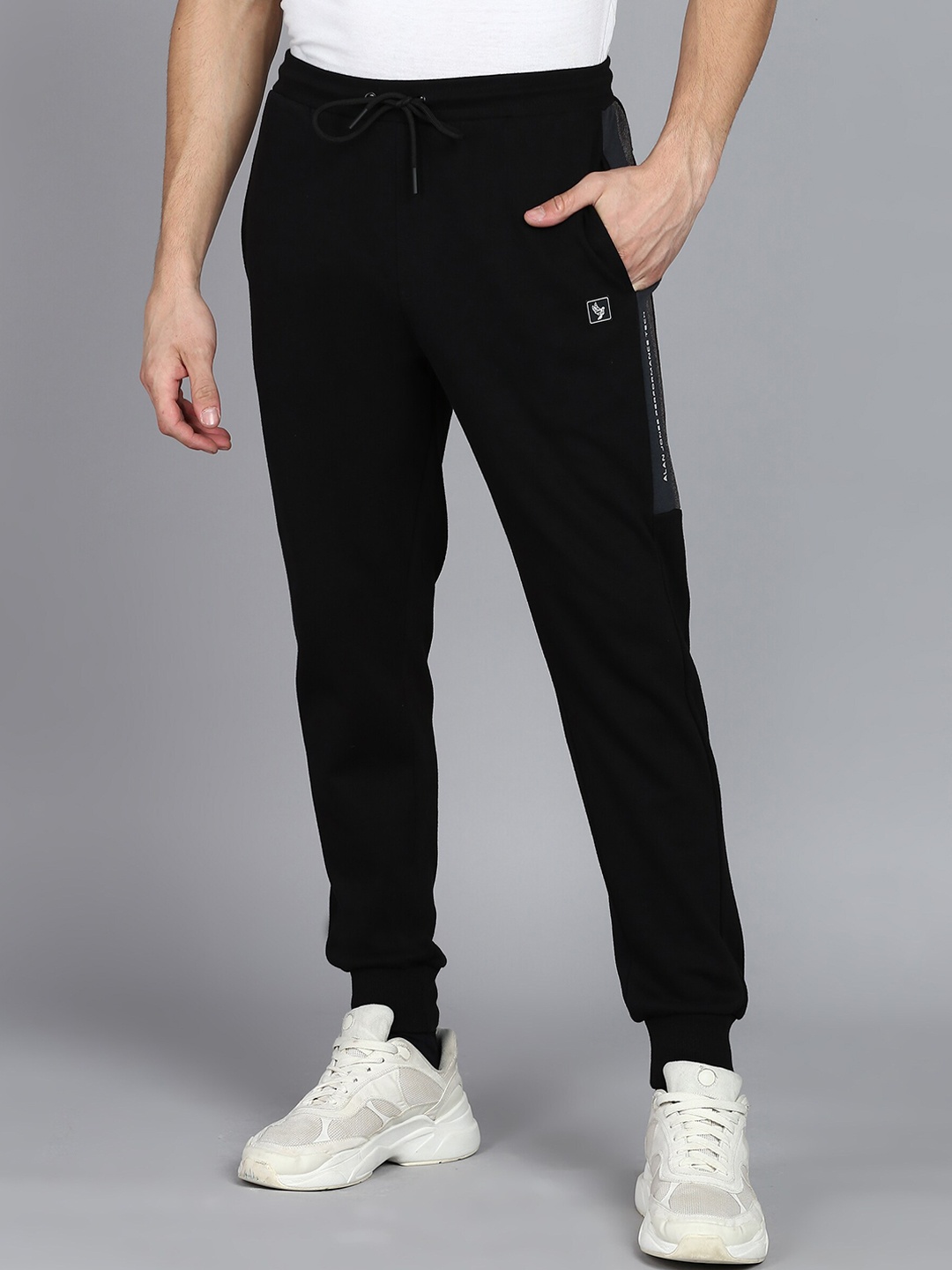 

Alan Jones Men Slim Fit Joggers, Black