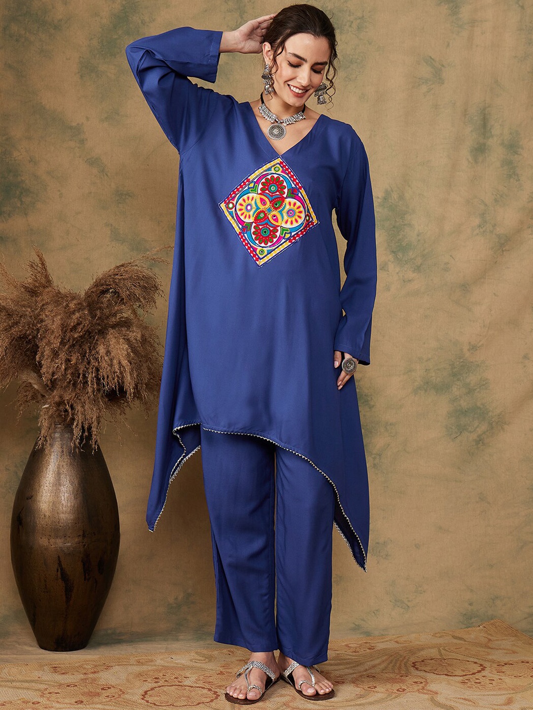 

InWeave Women Ethnic Motifs Yoke Design Regular Thread Work Kurta with Trousers, Blue