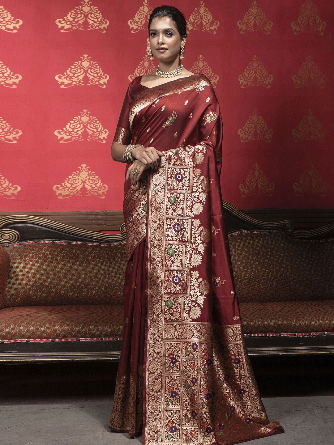 

Satrani Ethnic Motifs Woven Designed Jacquard Zari Banarasi Saree, Maroon
