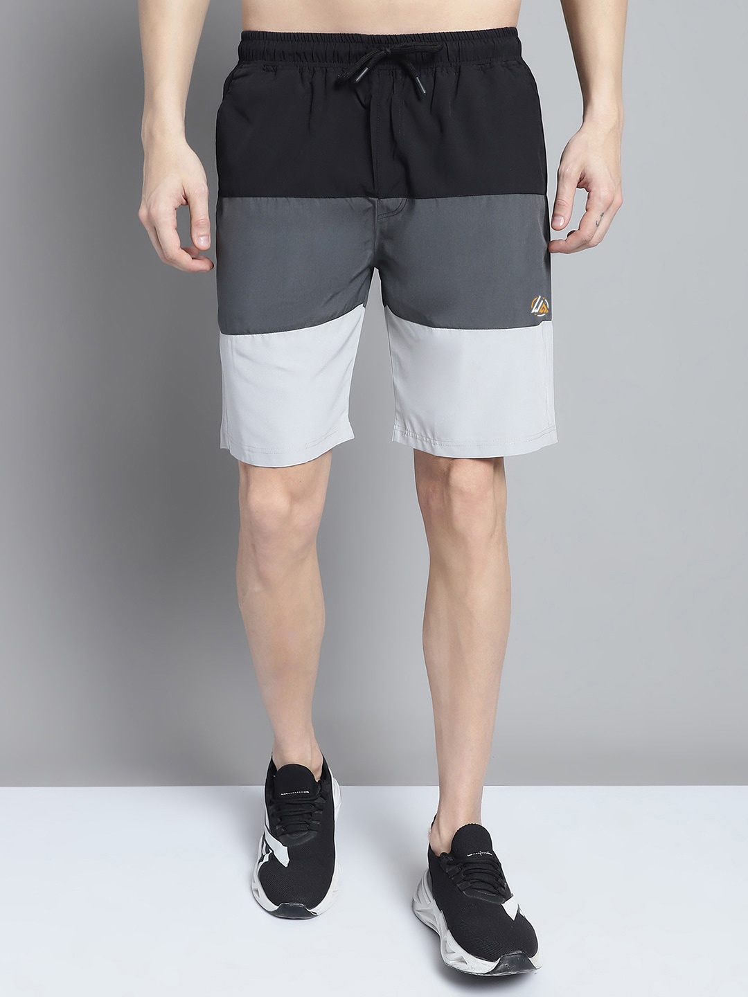 WELL QUALITY Men Colourblocked Training or Gym Sports Shorts with Technology, Black