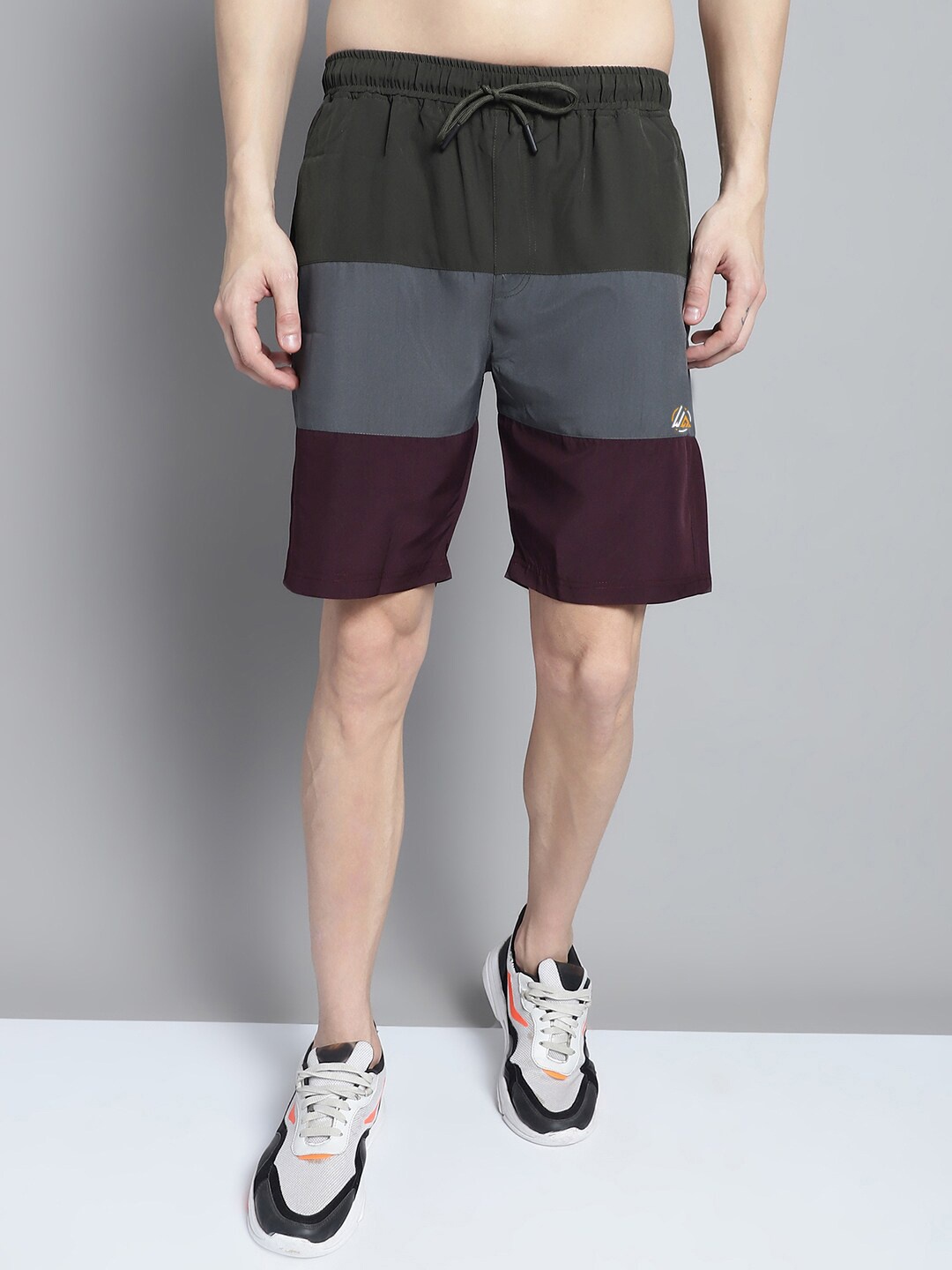 

WELL QUALITY Men Colourblocked Training or Gym Shorts, Olive
