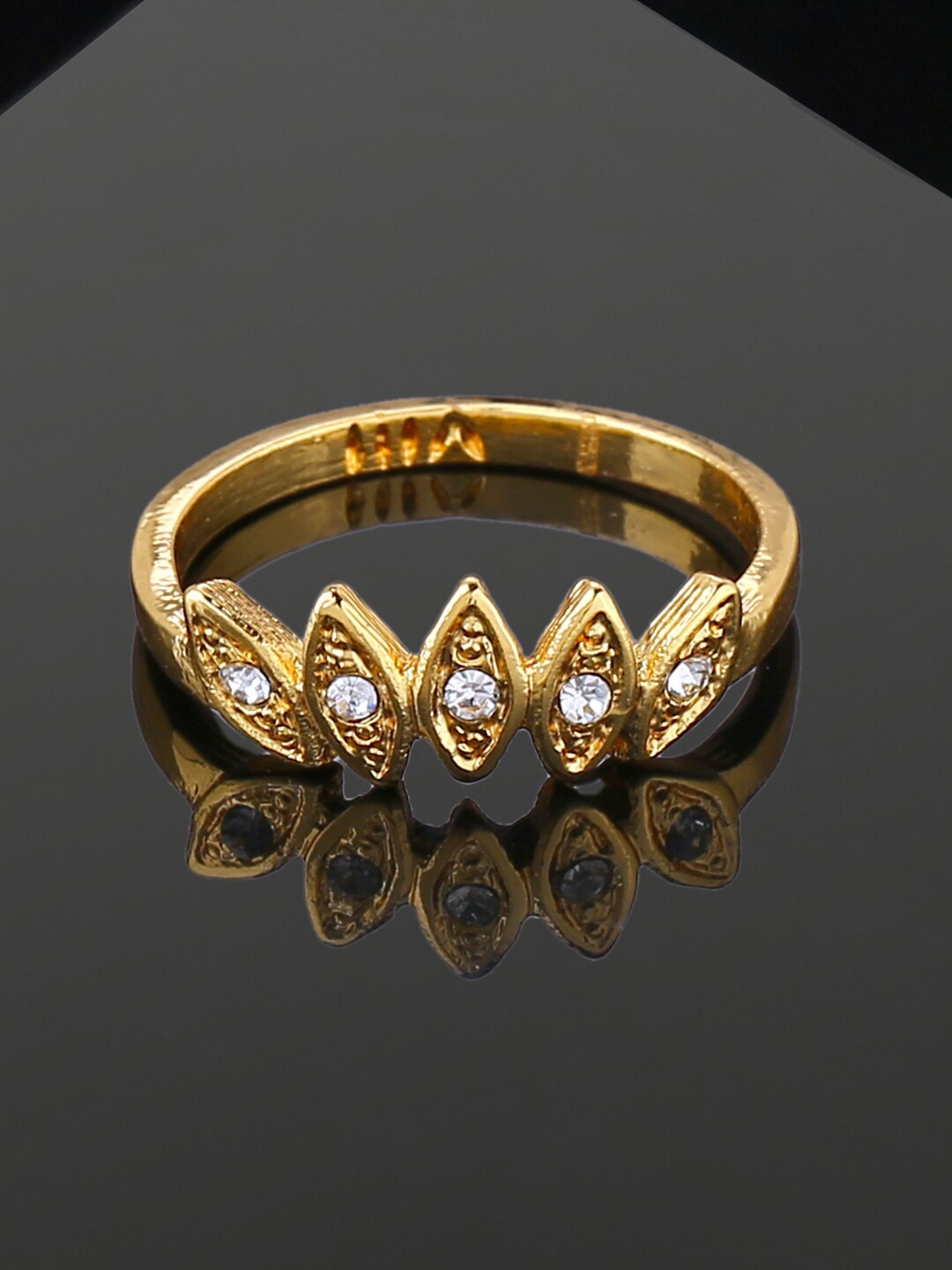 

Estele Gold-Plated Crystals Finger Ring