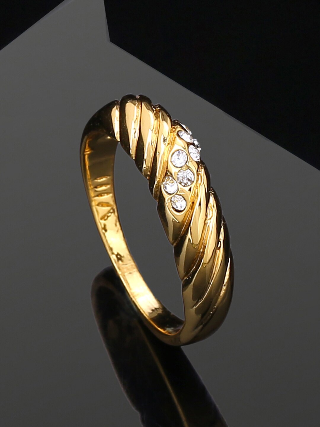 

Estele Gold-Plated Crystal Studded Twisted Slip-On Finger Ring