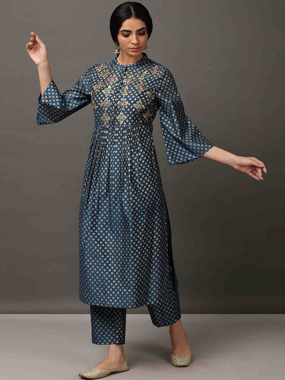 

NUHH Ethnic Motifs Printed Band Collar Straight Kurta with Trousers With Lining, Blue
