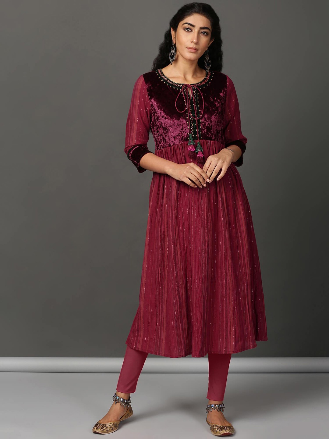 

NUHH Tie-Up Neck Sequinned Detail Anarkali Kurta with Trousers, Maroon