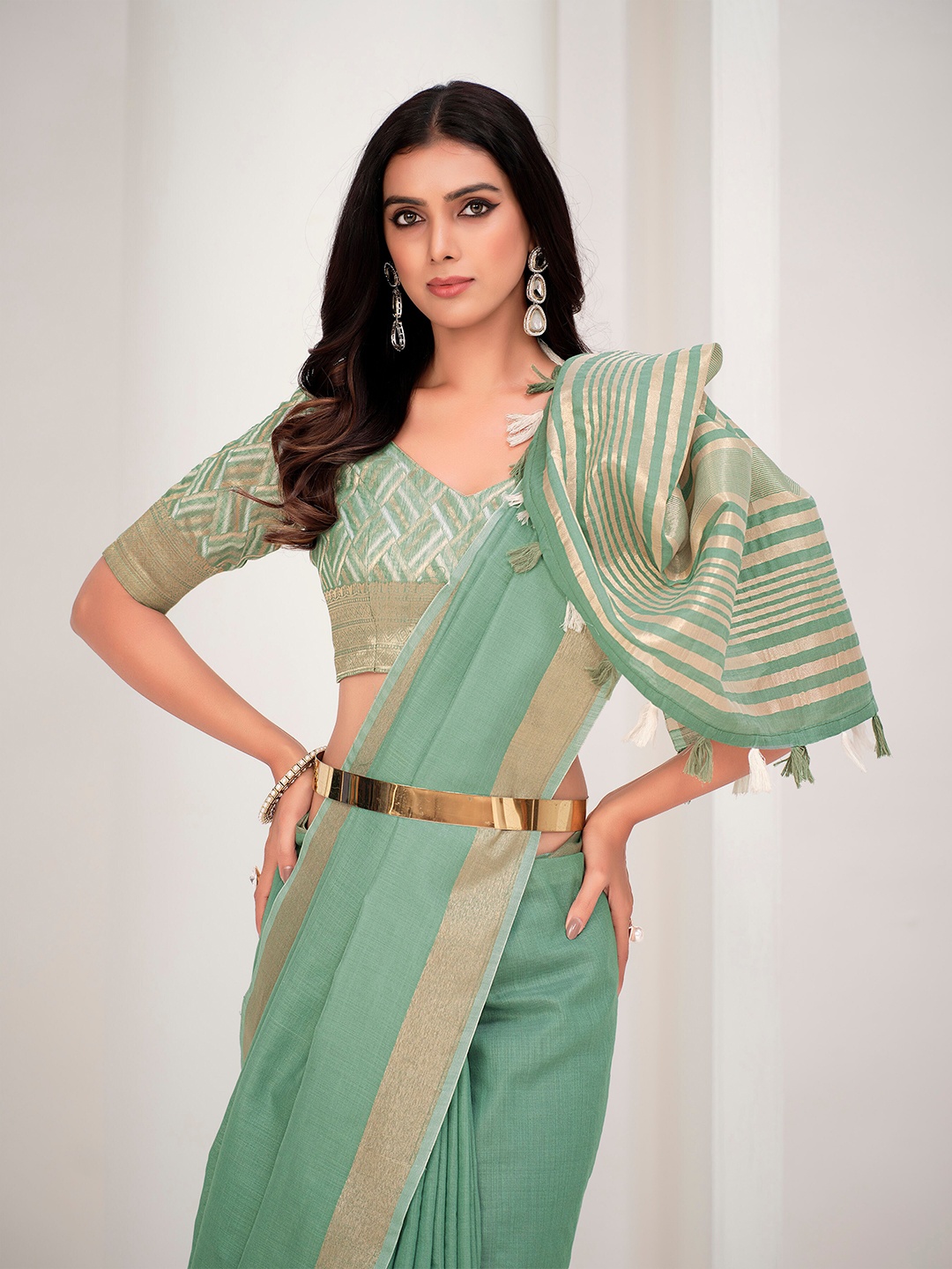 

Sangria Organza Saree With Blouse Piece, Green