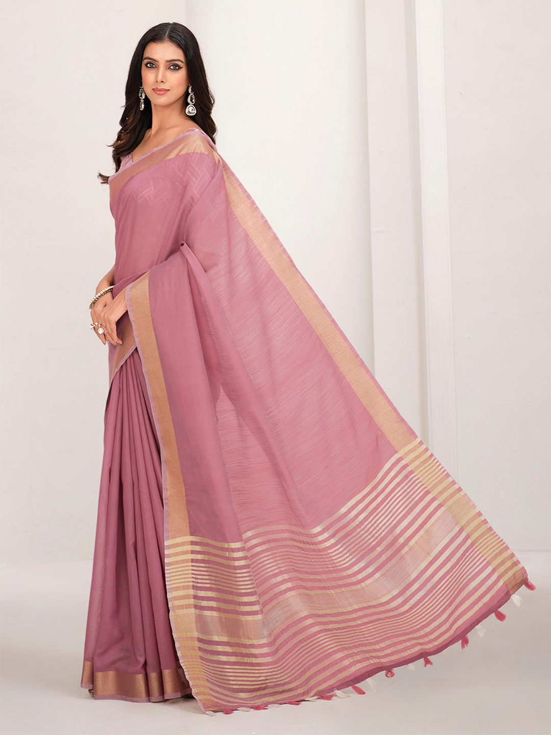 

Sangria Organza Zari Border Saree, Pink