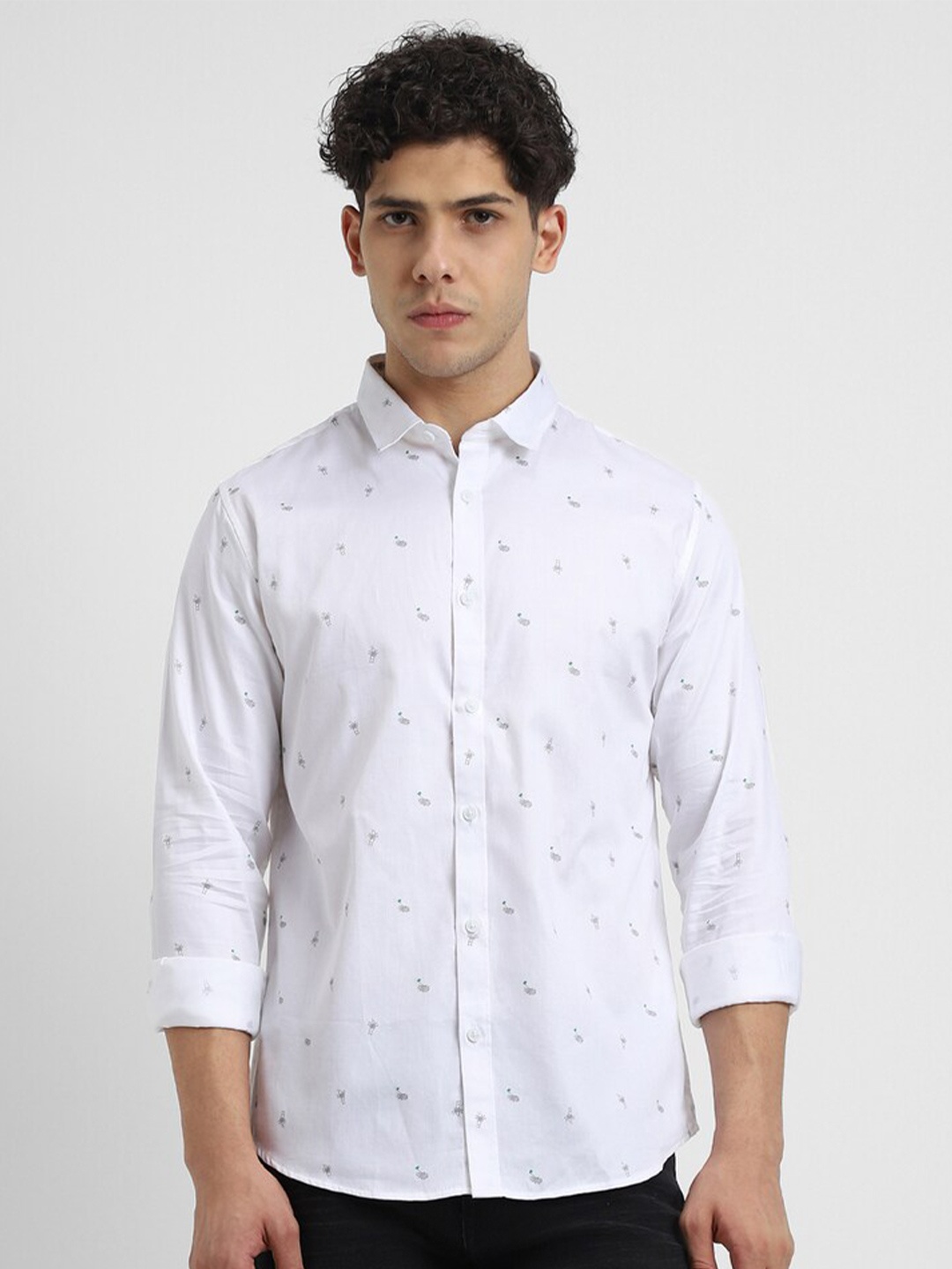 

FOREVER 21 Conversational Printed Casual Shirt, White