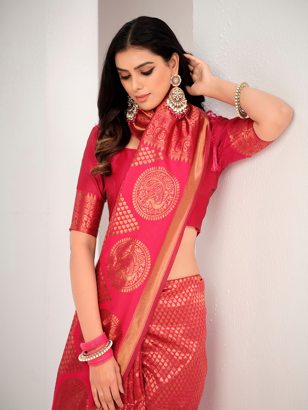

Sangria Ethnic Motifs Woven Design Zari Saree, Pink