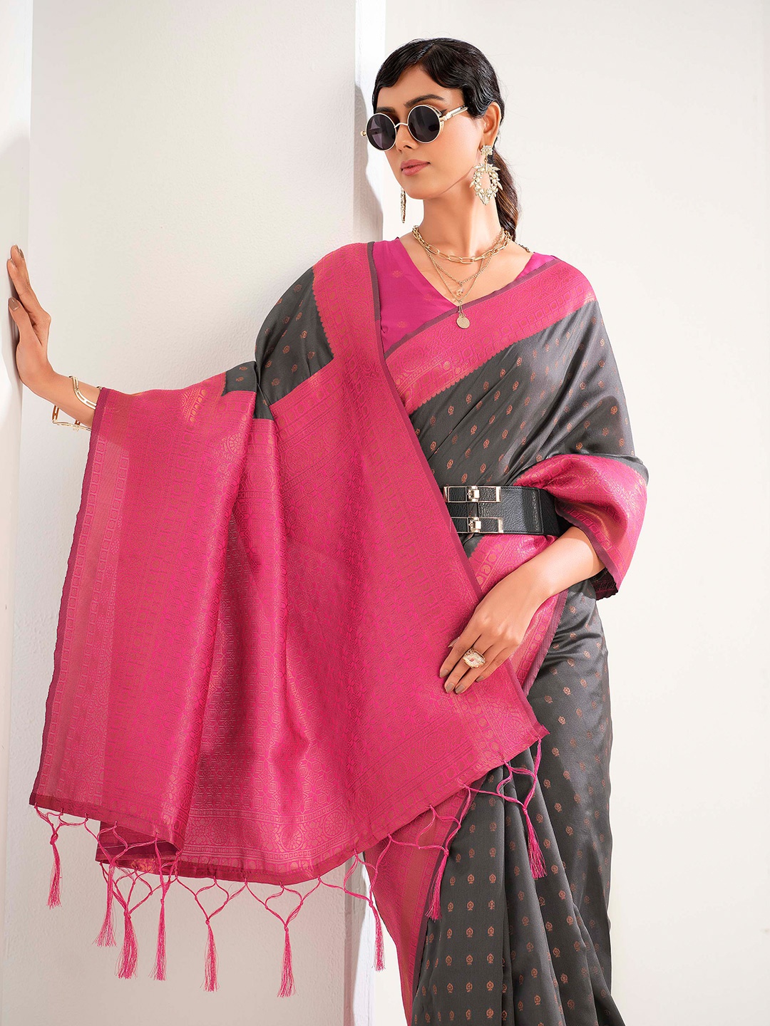 

Sangria Floral Woven Design Saree, Grey