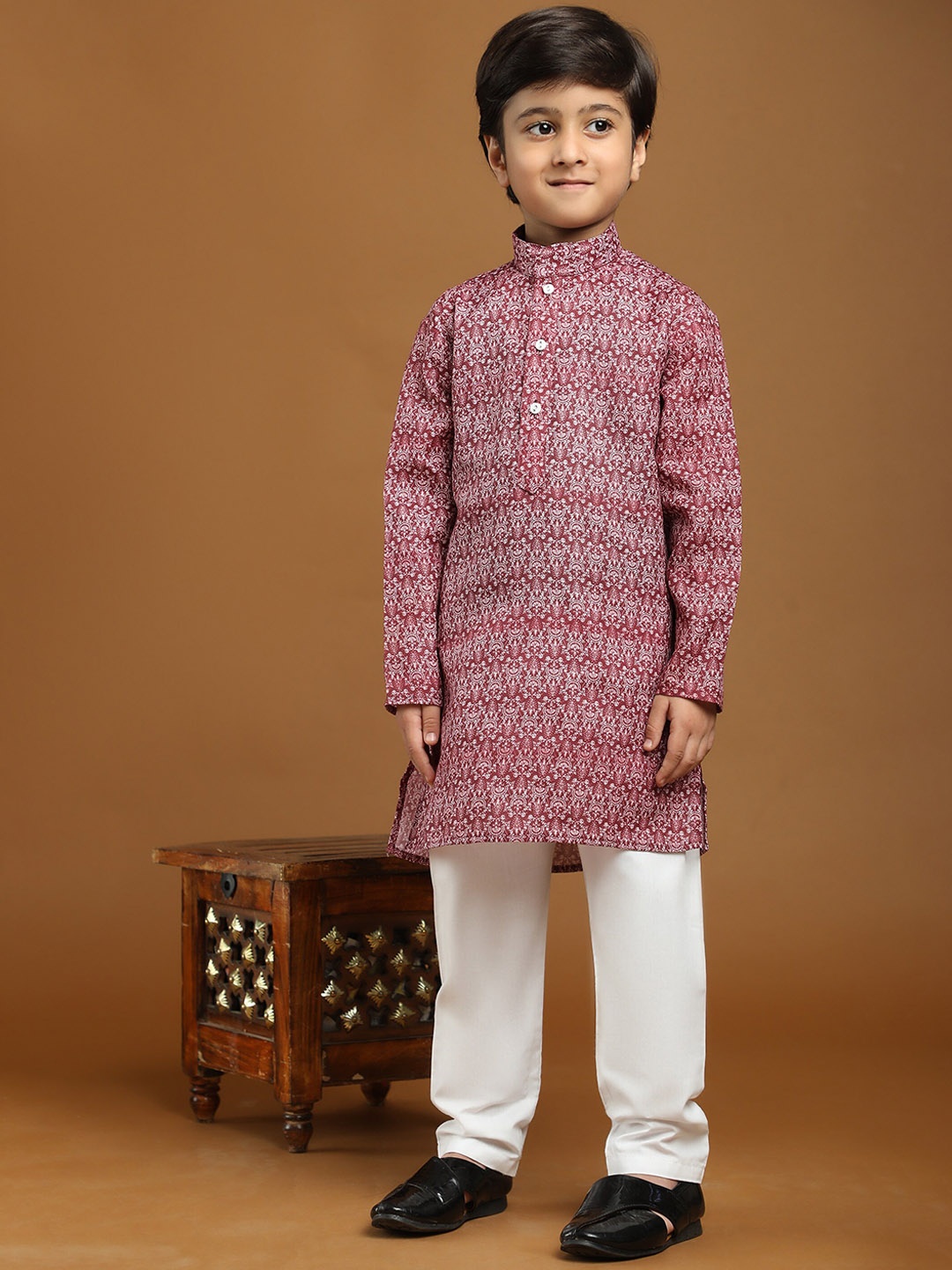 

Pro-Ethic STYLE DEVELOPER Boys Ethnic Motifs Printed Mandarin Collar Kurta & Pyjamas, Maroon