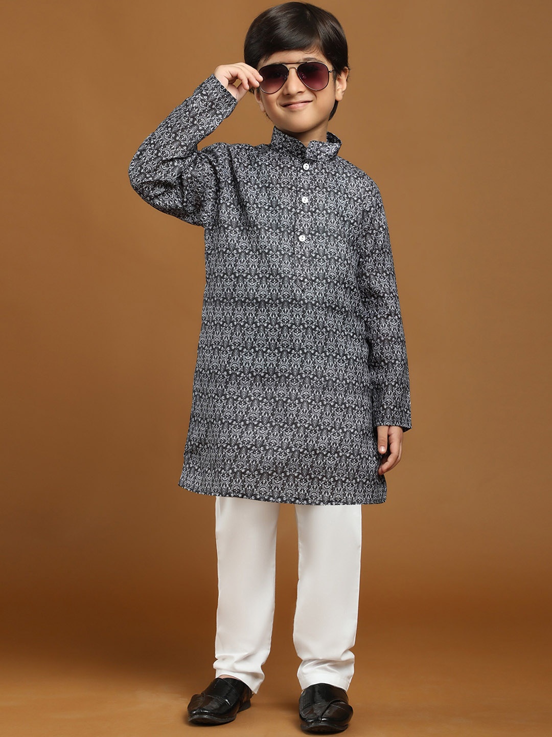 

Pro-Ethic STYLE DEVELOPER Boys Ethnic Motifs Printed Regular Kurta With Pyjamas, Black