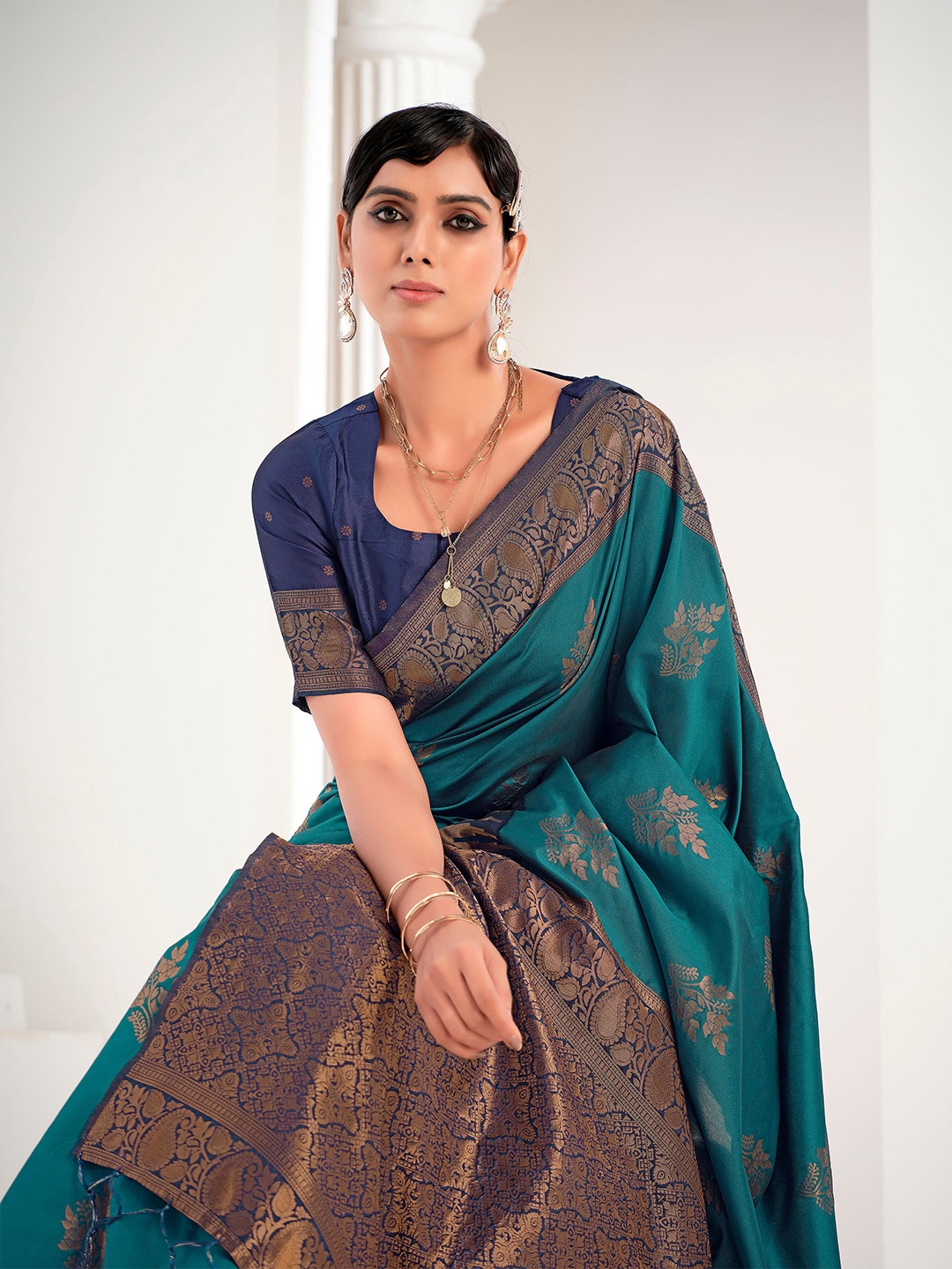 

Sangria Ethnic Motifs Woven Design Zari Saree, Green