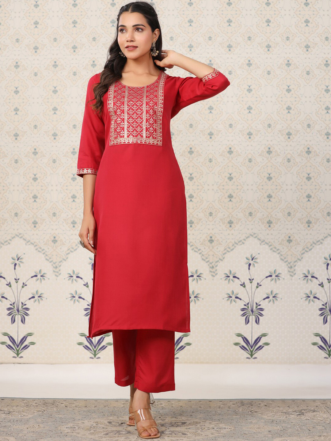 

Ode by House of Pataudi Ethnic Motifs Yoke Design Sequinned Kurta with Trousers, Red