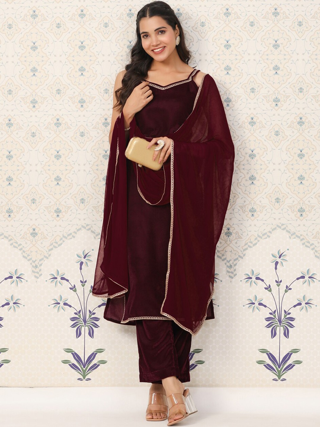 

Ode by House of Pataudi Velvet Straight Kurta & Trousers With Dupatta, Maroon