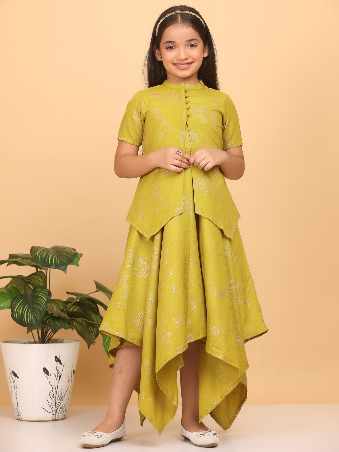 

Ethnovog Girls Floral Printed Mandarin Collar Fit & Flare Ethnic Dresses, Green