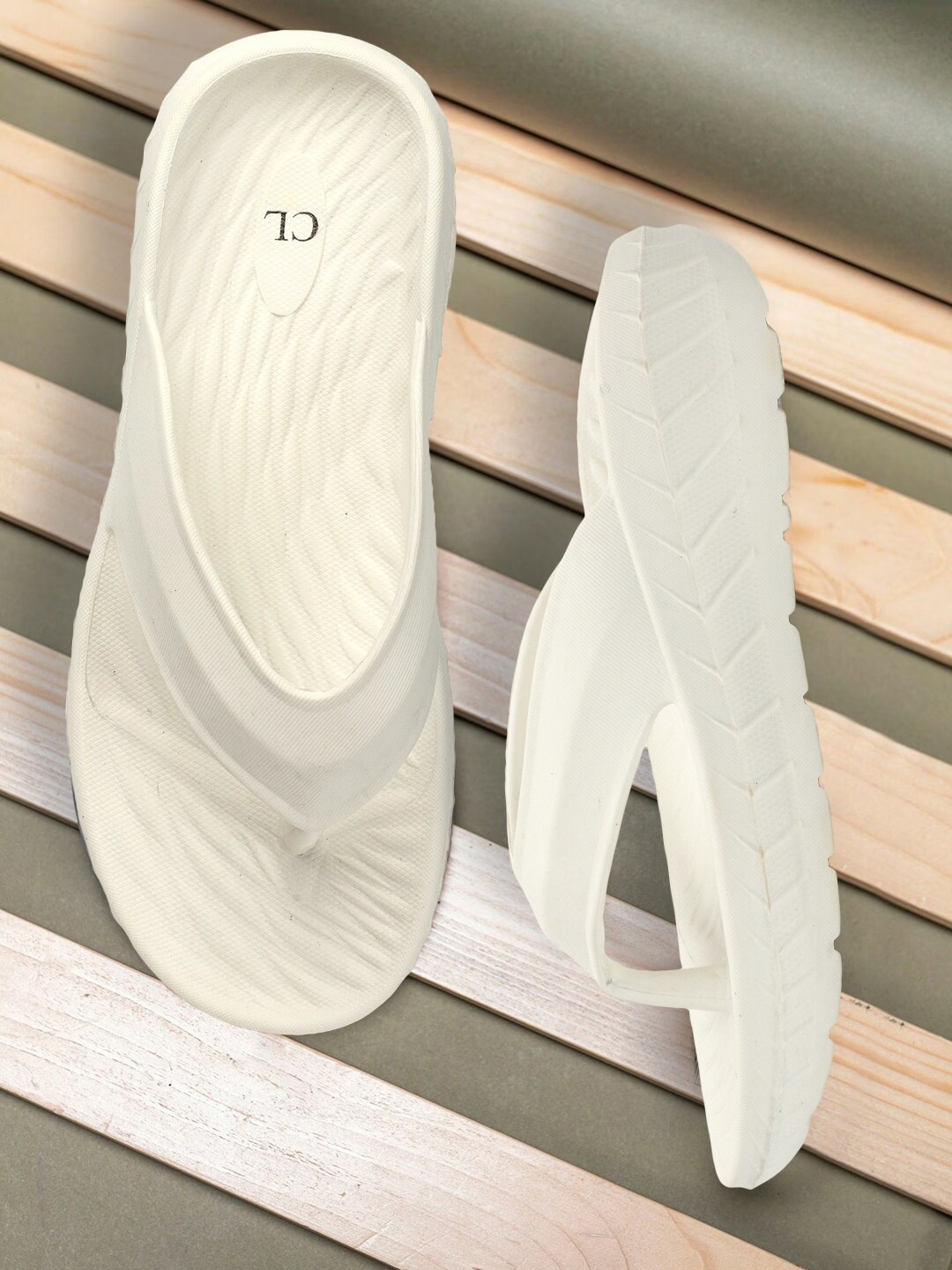 

Carlton London Men Rubber Thong Flip-Flops, Off white