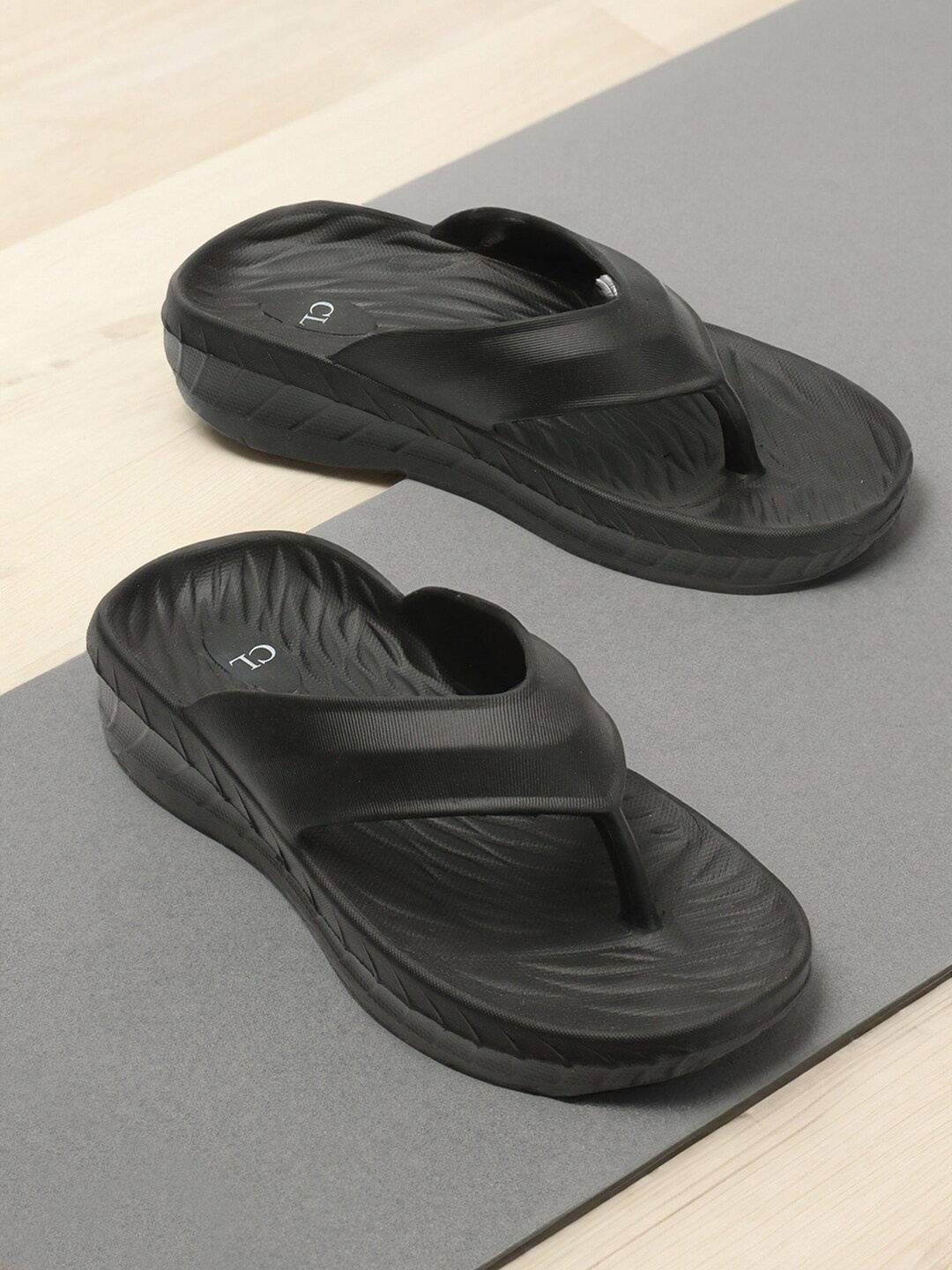 

Carlton London Men Rubber Thong Flip-Flops, Black