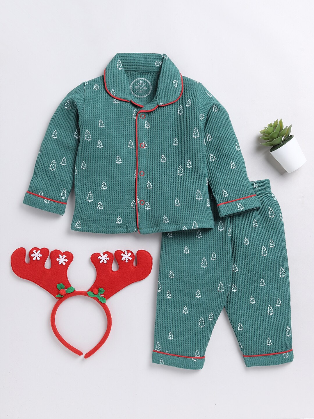 

Clt.s Kids Graphic Printed Pure Cotton Night Suit, Green