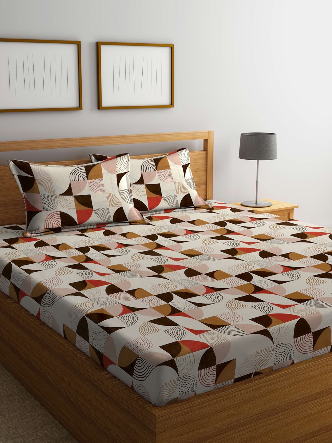 

BOMBAY DYEING Beige & Red Geometric Cotton 104 TC Queen Bedsheet With 2 Pillow Covers